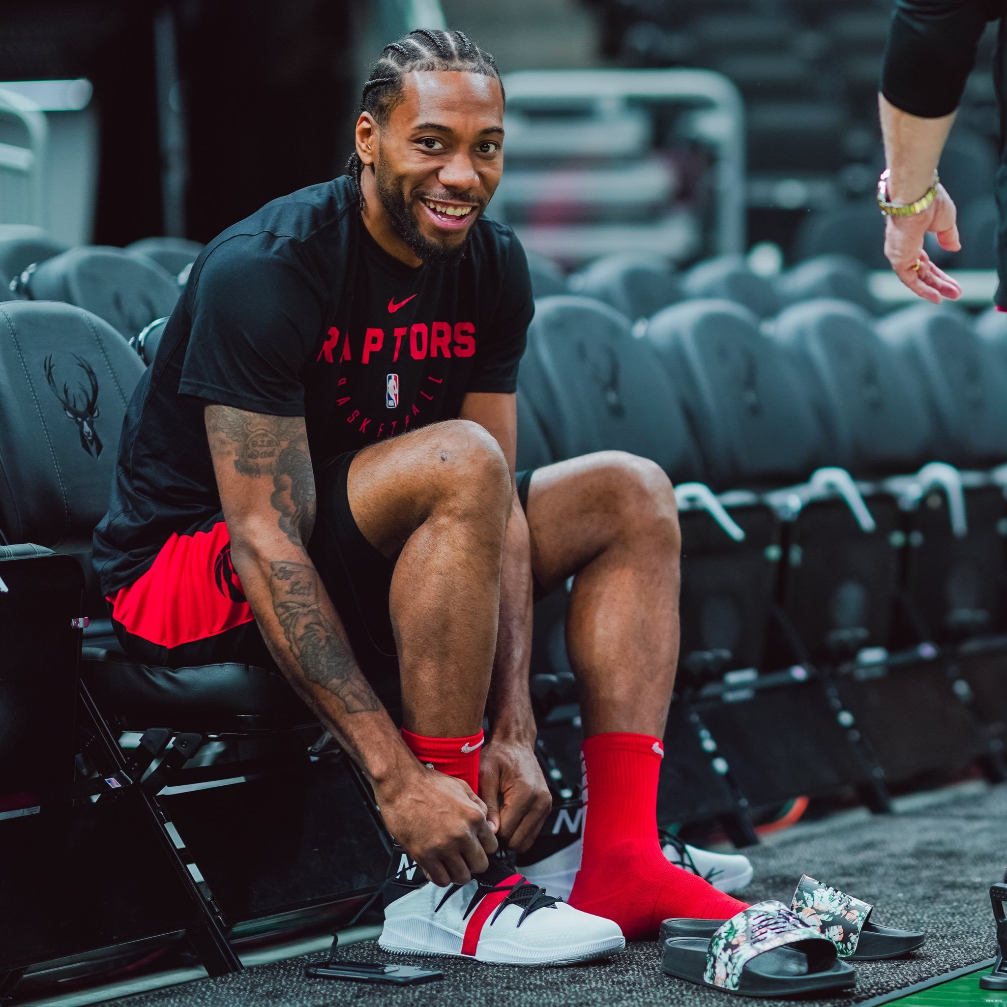 中超转会市场：广州队签下外援,（广州队官宣外援加盟：中超转会市场新动向）