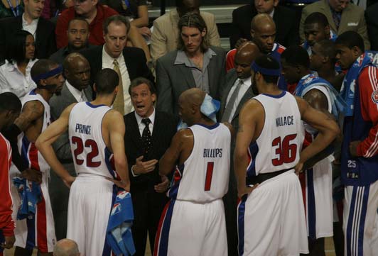 巴萨队长因心理危机或告别诺坎普，关键战屡失误后彻底扛不住了？（关键战频频失误，巴萨队长疑陷心理困境，或将告别诺坎普？）