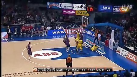 球队集体围着他庆祝太治愈（全队围着他庆祝，暖心又治愈）