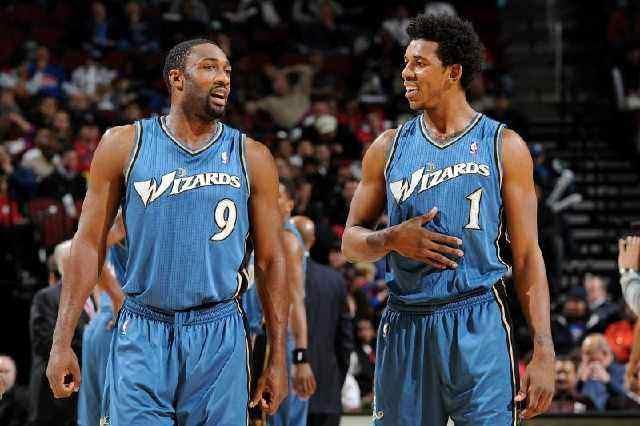 中甲战报：莱昂纳多传射，重庆铜梁龙2-0嘉定汇龙升入中超（中甲赛报：莱昂纳多传射建功，重庆铜梁龙2比0击败嘉定汇龙冲超成功）