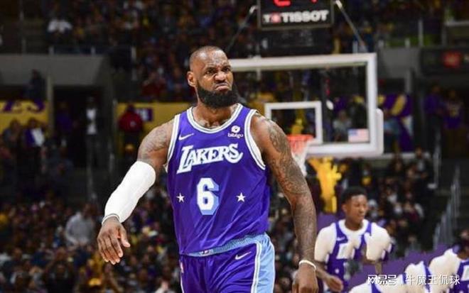 文胖：湖人被收购后，巴斯家族的每个子女都获得了9亿多美元（文胖：湖人易主后，巴斯家族每位子女各拿到逾9亿美元）