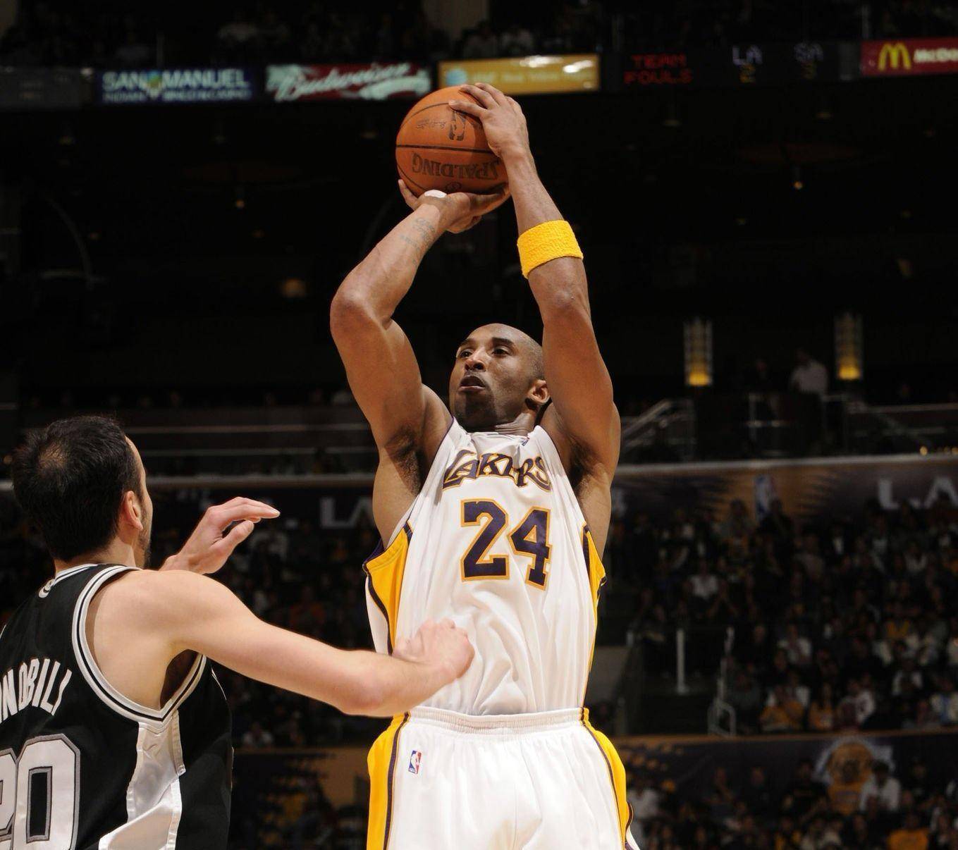 西媒：球迷抱怨新诺坎普座位间距太小，入口台阶高低不平（西媒：新诺坎普座椅间距过窄、入口台阶不平整引发球迷不满）