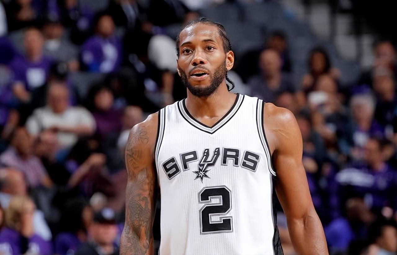 琼斯对阵国米3次过人百分百成功，传球突破14次（琼斯战国米3次过人全部成功，传球与突破合计14次）