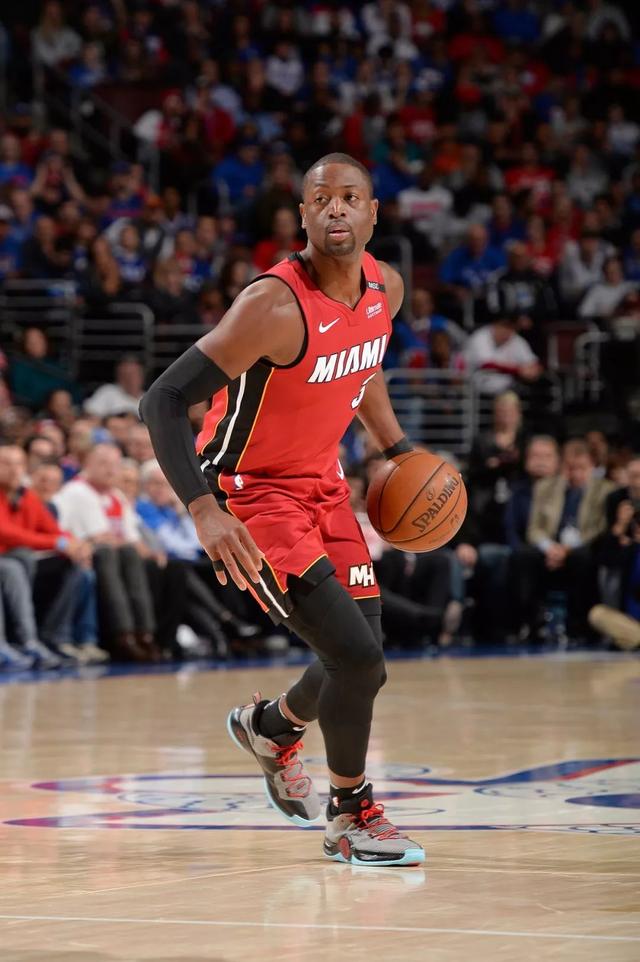 致敬若塔，利物浦旧将米尔纳新赛季改穿布莱顿20号球衣（为致敬若塔，米尔纳新赛季改穿布莱顿20号战袍）