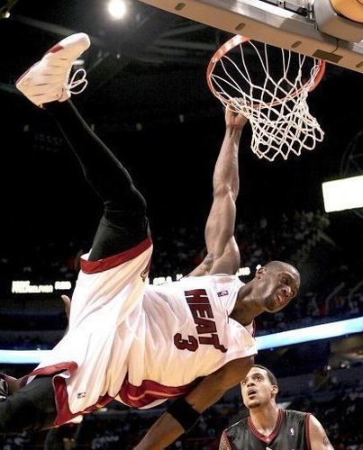 国安惨败越南夜， 邵佳一当场黑脸， 两大国脚恐遭永久除名！（国安不敌越南之夜，邵佳一当场黑脸，两名国脚或遭永久除名）